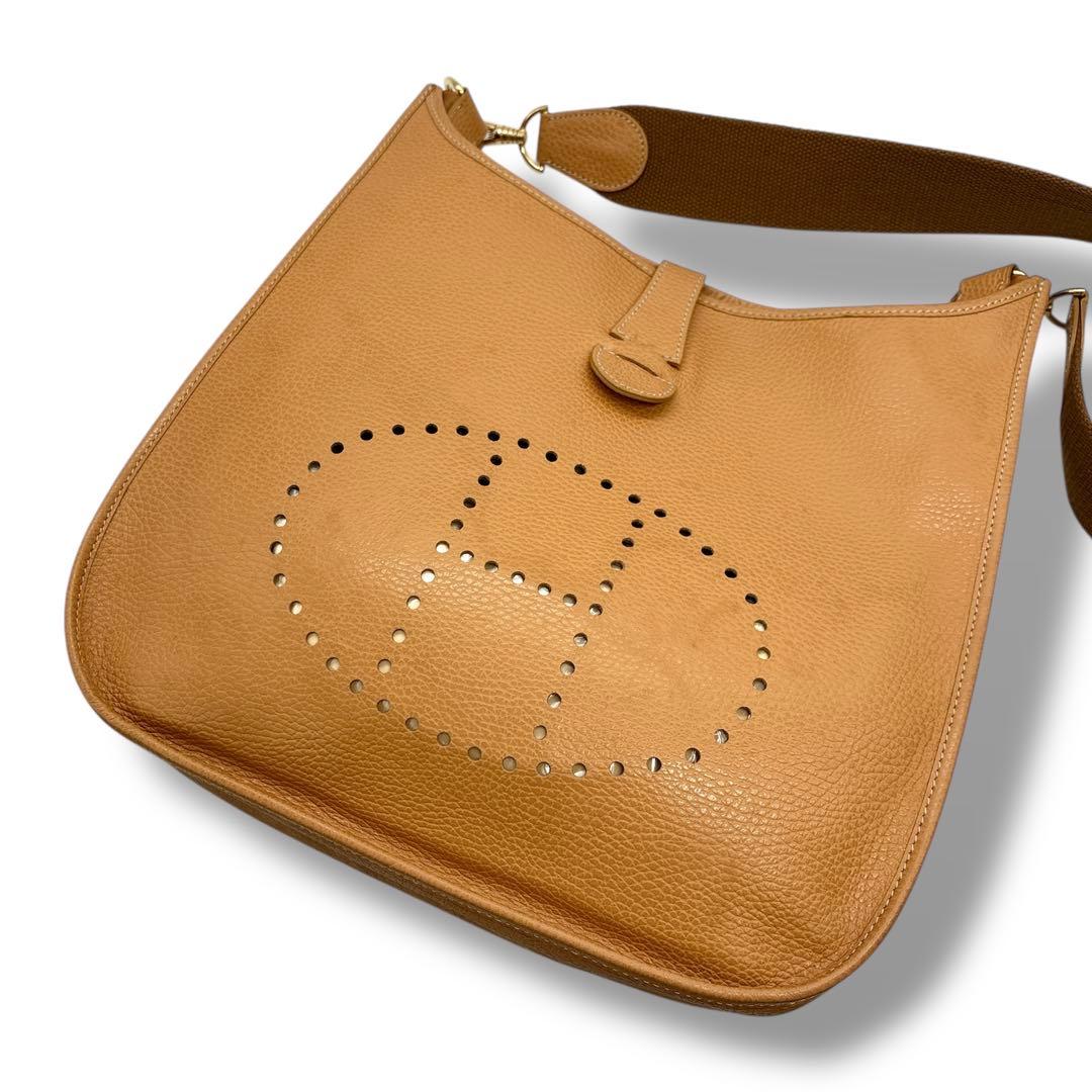 ハイクラス パンチング レザー ショルダーバッグ キャメル Hモチーフ