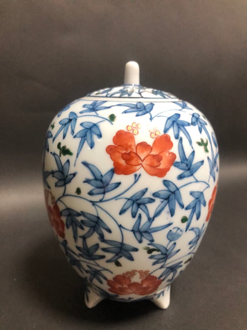 ゆゆです有田焼　色絵唐花文香炉　丈右衛門造　共箱　美品