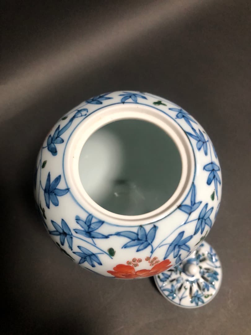 ゆゆです有田焼　色絵唐花文香炉　丈右衛門造　共箱　美品