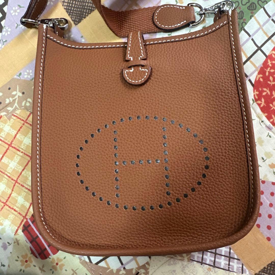 Hロゴ ブラウンレザーショルダーバッグ