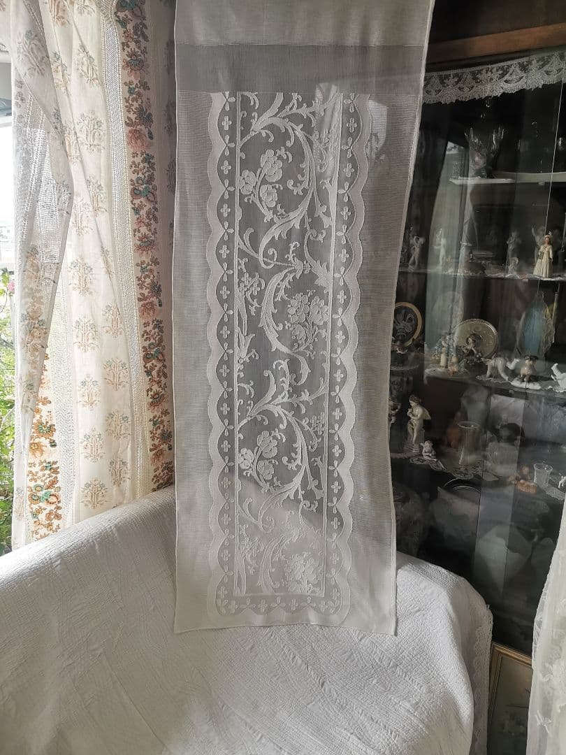 アンティーク マドラスレース アールヌーヴォーの花紋 細長いカーテンパネルクロス