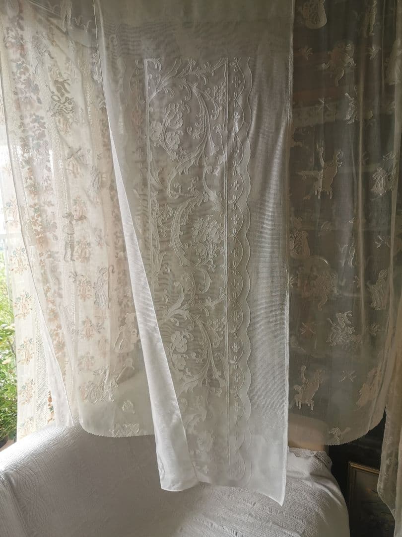 アンティーク マドラスレース アールヌーヴォーの花紋 細長いカーテンパネルクロス