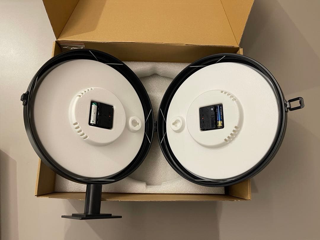 新品　manbo 両面電波時計