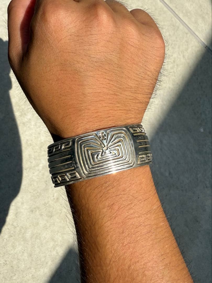 インディアンジュエリー　ホピ族　マンインザメイズバングル