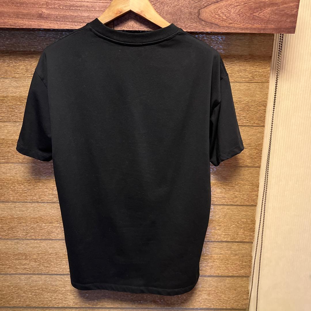 MONCLER 黒 Tシャツ ラバーロゴ付き