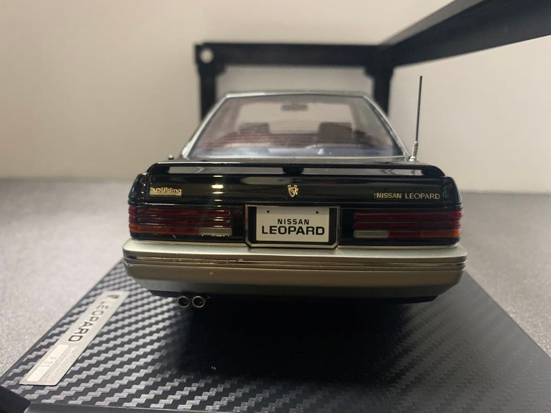イグニッションモデル1/18 日産レパード前期3.0アルティマ(F31) 黒/銀