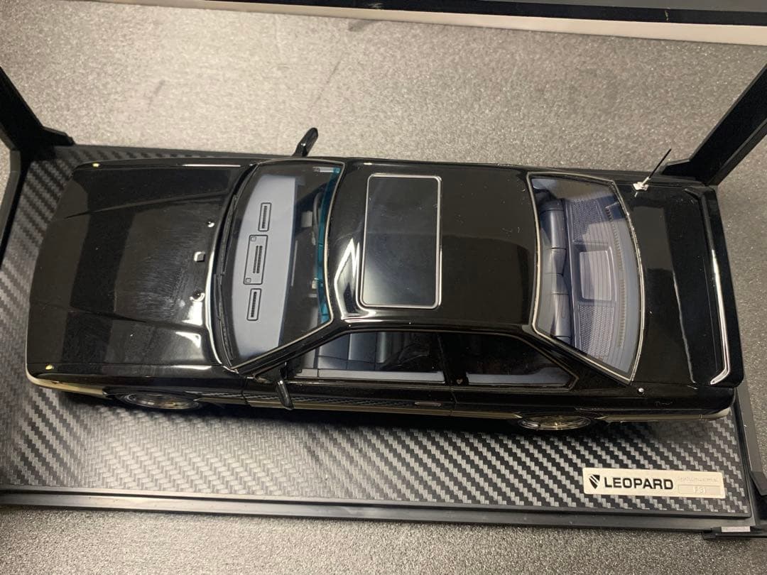 イグニッションモデル1/18 日産レパード前期3.0アルティマ(F31) 黒/銀