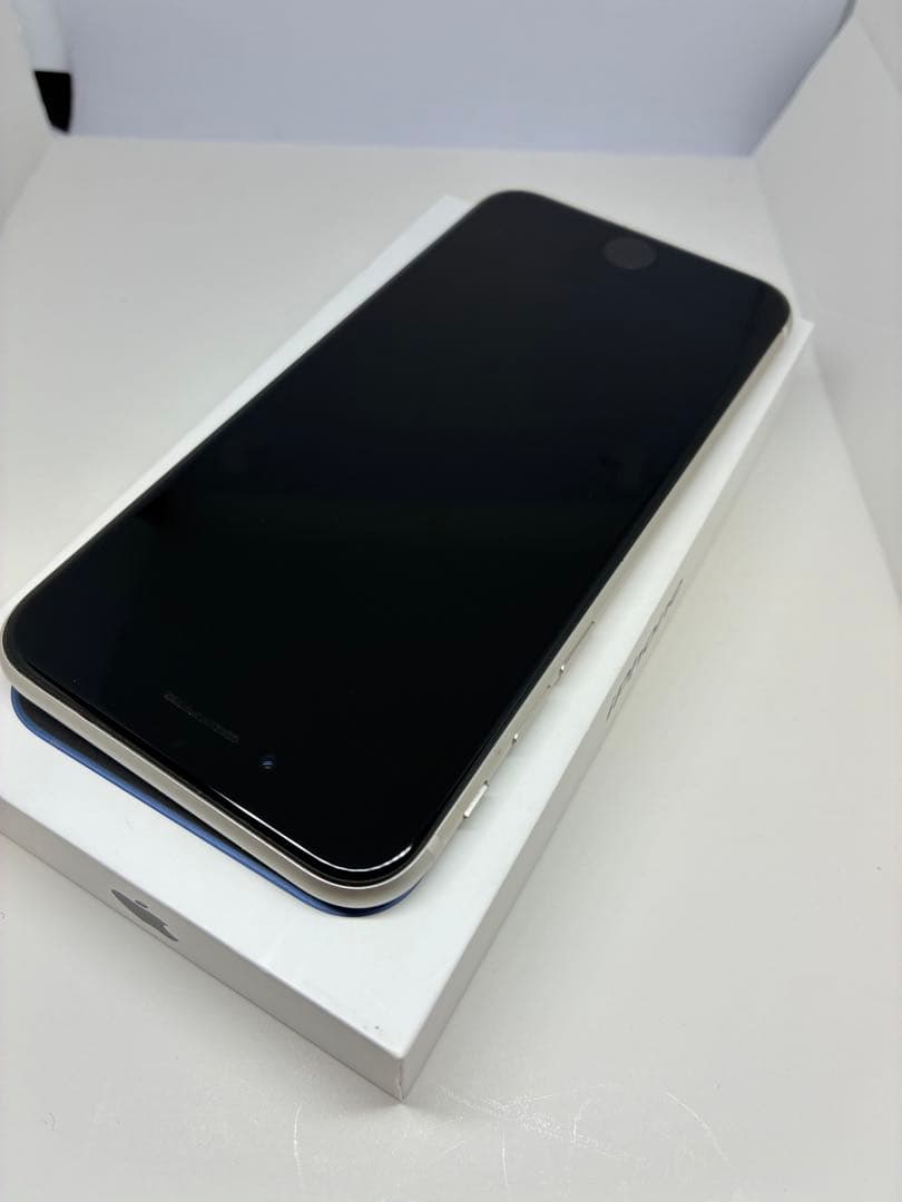 【極美品】　iPhone SE3 128G スターライト　SIMフリー　新品電池