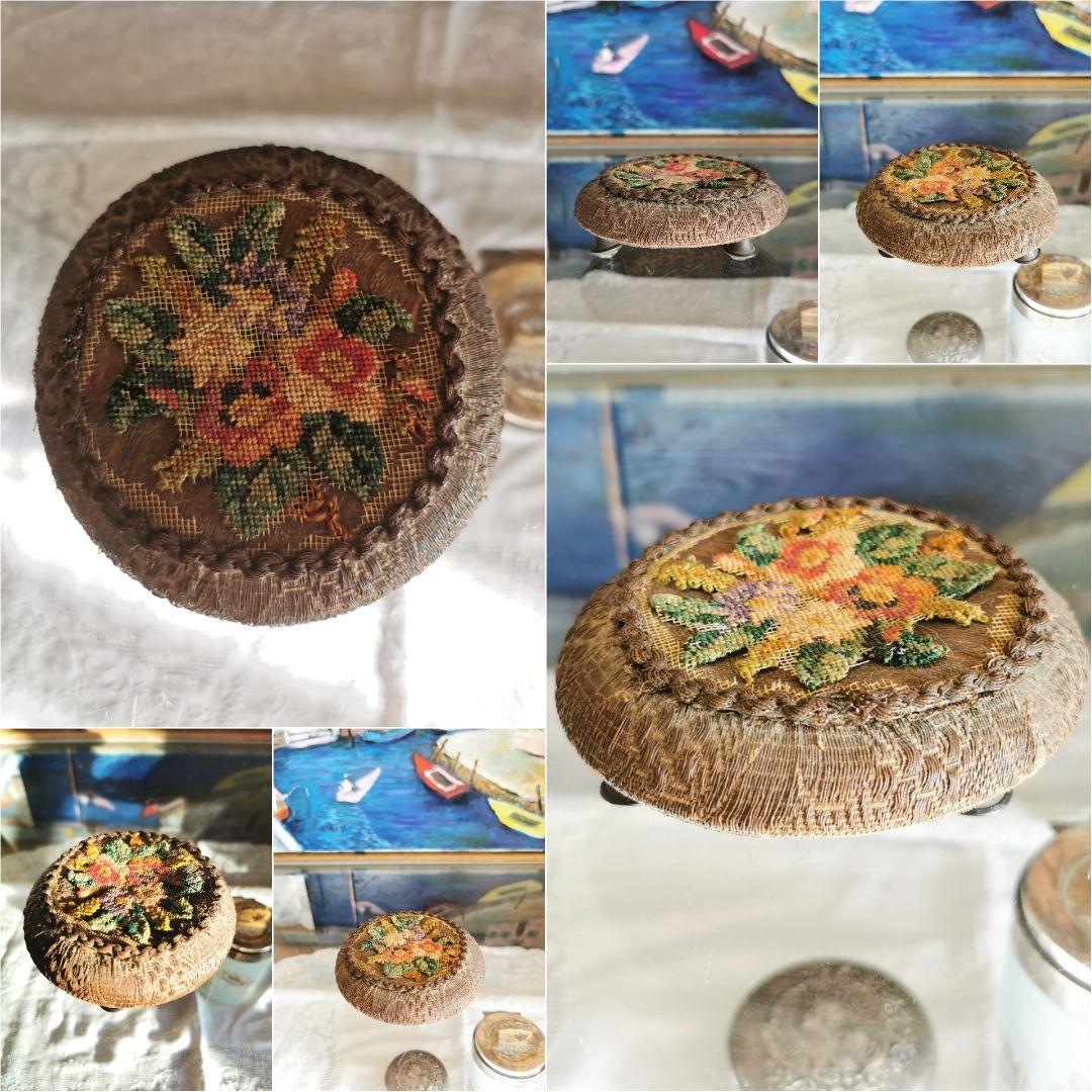 アンティーク 金属スレッド＆ニードルポイントワーク 針山型 木製ディスプレイ台