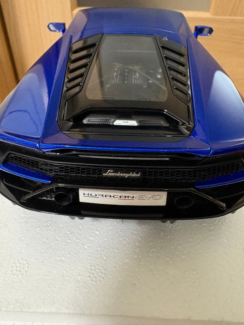新品同様オートアート　ランボルギーニ ウラカン EVO （メタリック・ブルー）