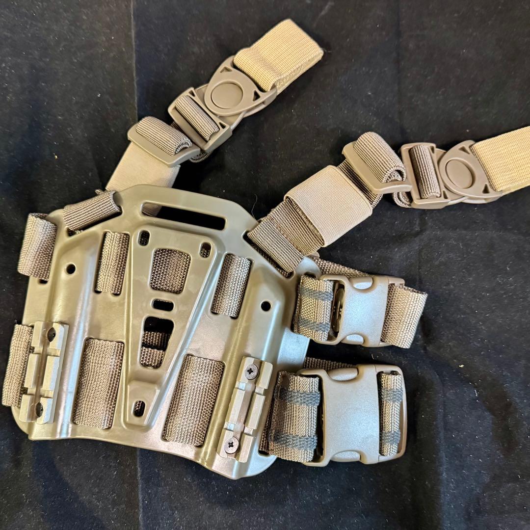 BLACKHAWK ホルスター用レッグプラットフォーム コヨーテ