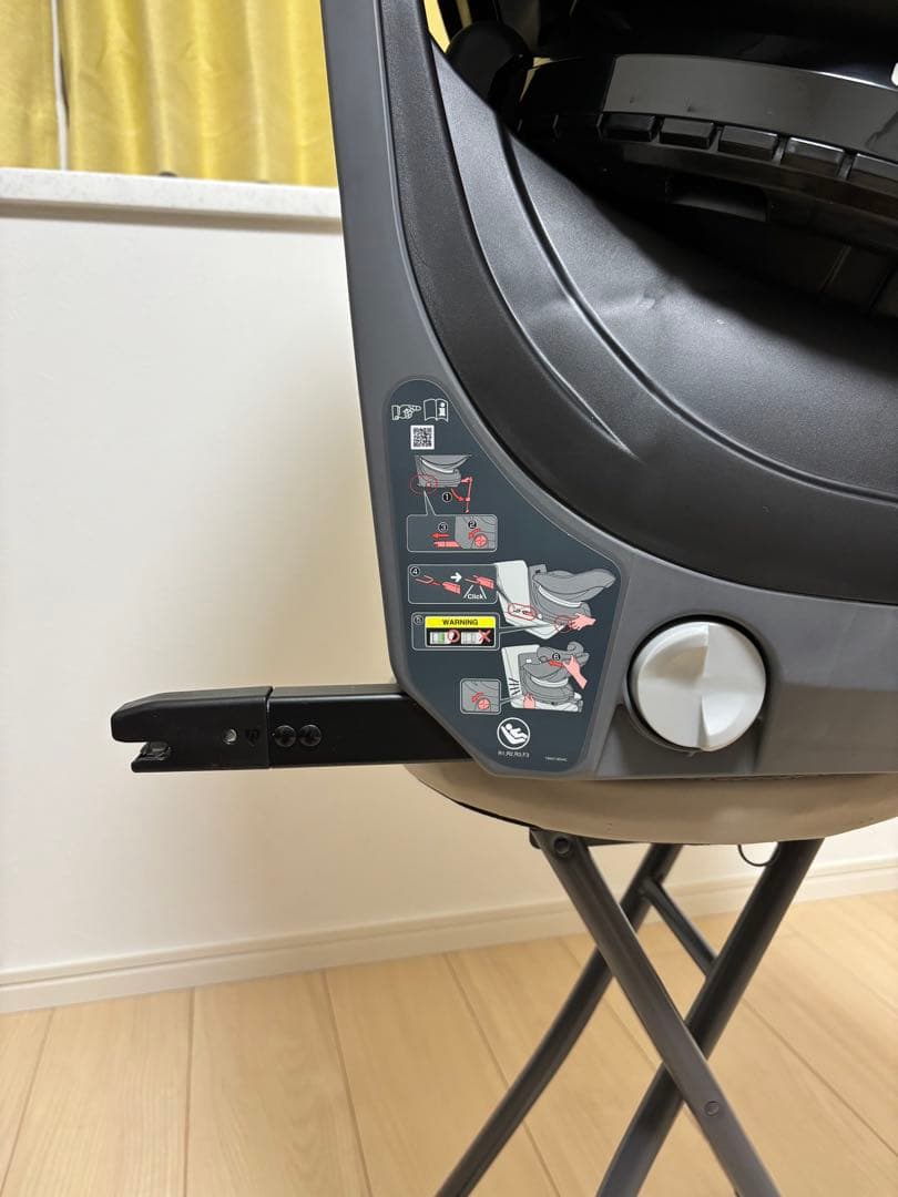 Combi 回転式チャイルドシート ベージュ/ブラック