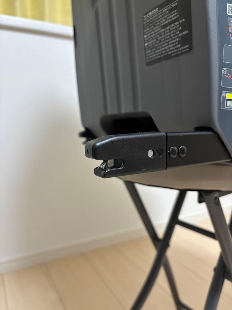 Combi 回転式チャイルドシート ベージュ/ブラック