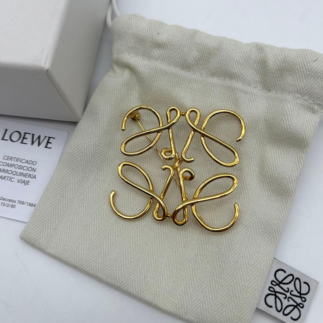 【新品 正規品】LOEWE ロエベ アナグラム ロゴ ブローチ ゴールド