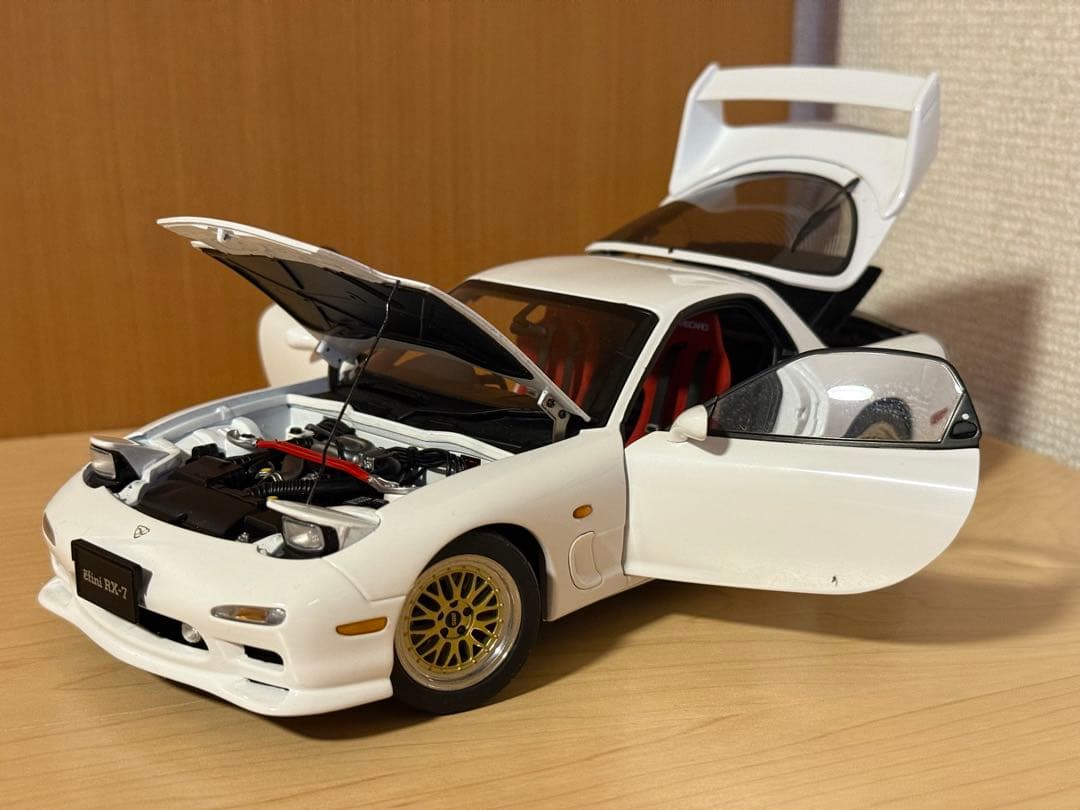 y*.様 Mazda RX-7 1/18スケール ホワイト