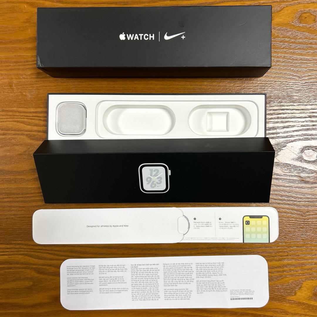 Apple Watch Series4 NIKE 40mmシルバーアルミニウム