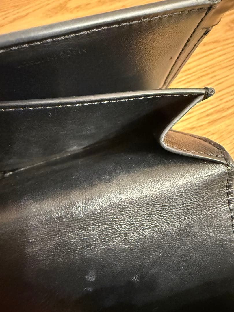 【訳あり】スモール フラップウォレット トリオンフ / シャイニーカーフスキン