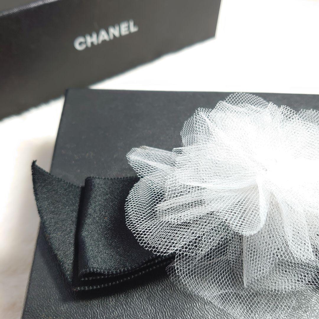シャネル　コサージュ　リボン　ブローチ　白レース＆黒サテンリボン　メッシュ