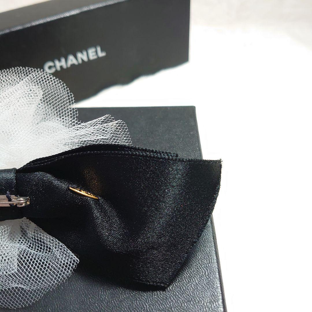 シャネル　コサージュ　リボン　ブローチ　白レース＆黒サテンリボン　メッシュ