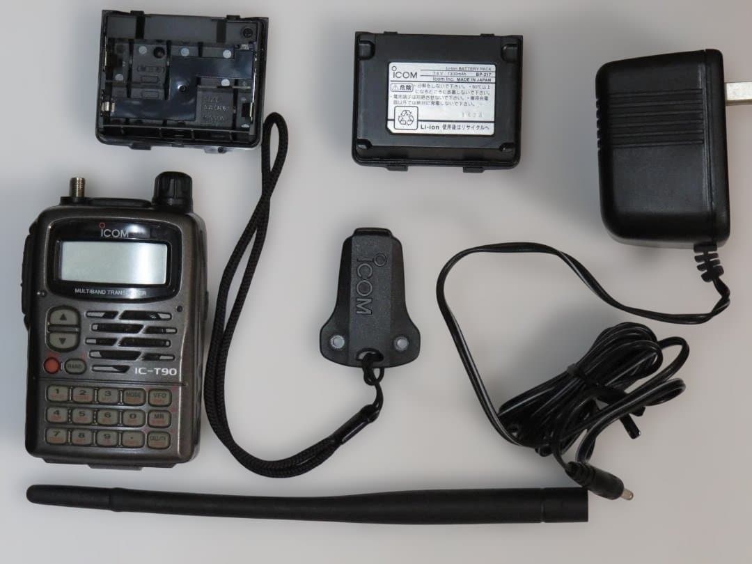 ICOM IC-T90 トランシーバー 本体と付属品
