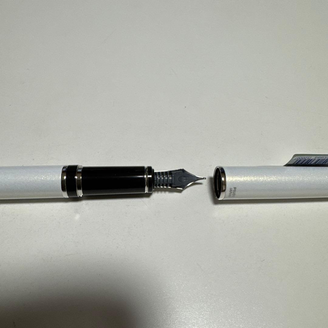 パイロット　万年筆　2017年限定万年筆　グランセ　雪　限定版　中字　Ｍニブ