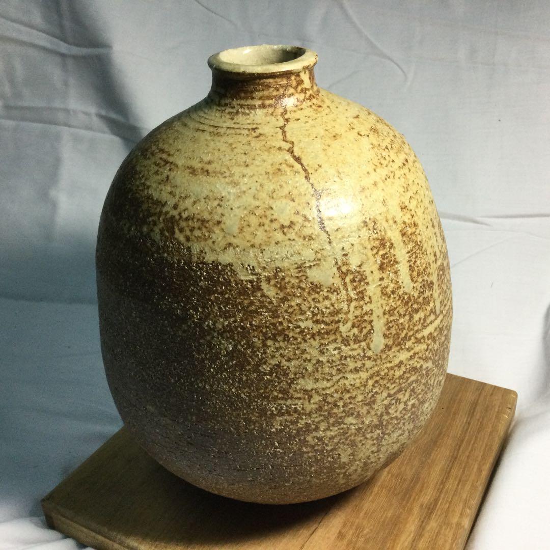 花壷、、陶器詳しく分かりません。