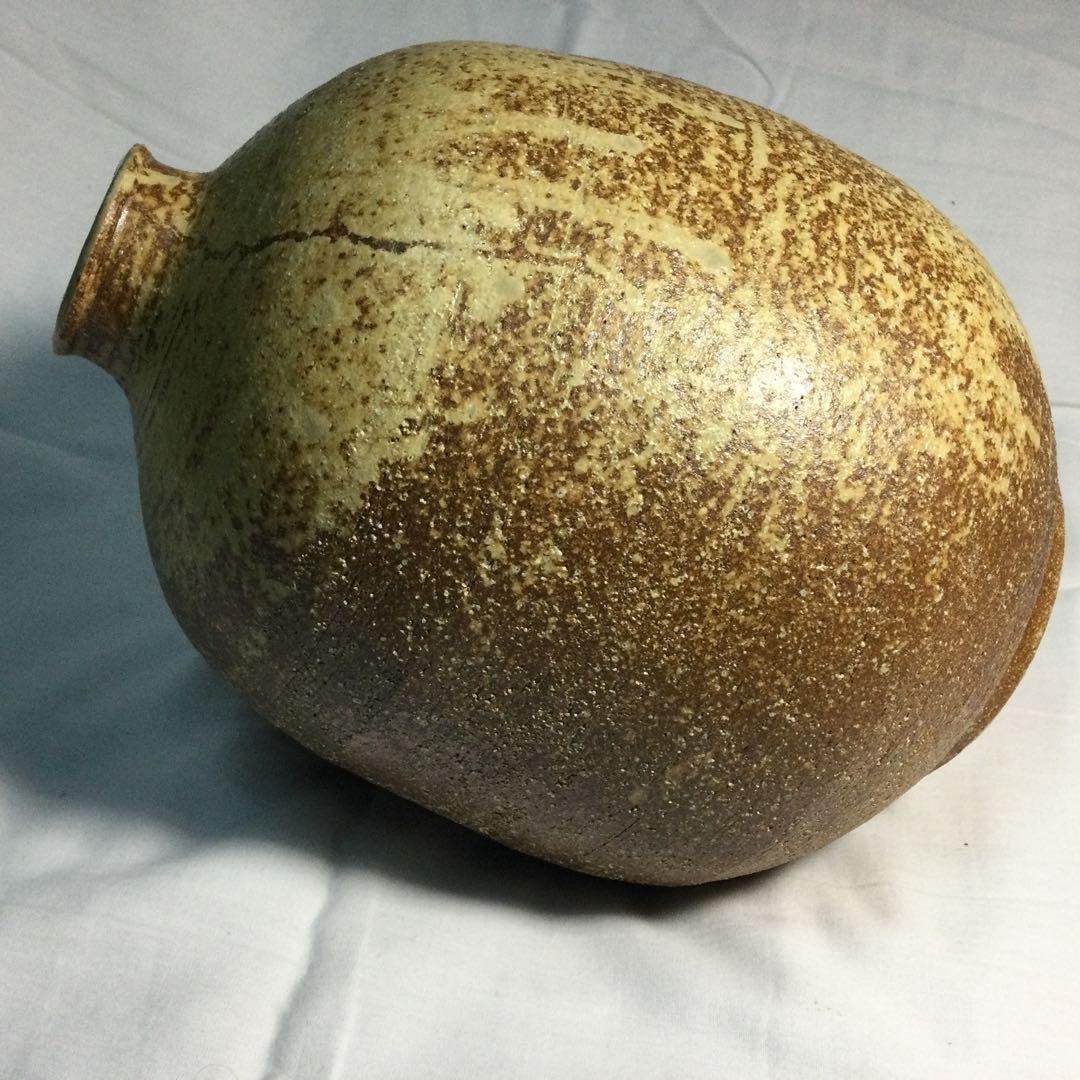 花壷、、陶器詳しく分かりません。