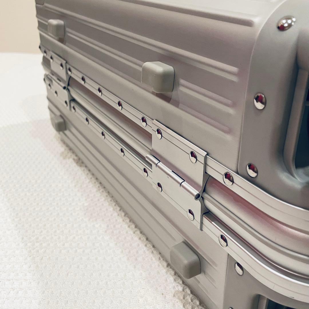 メルセデス・ベンツ　アルミ　スーツケース　キャリーケース　32L 4輪　未使用