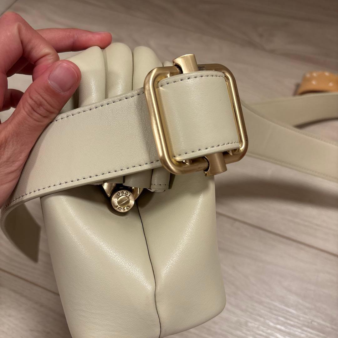 OSOI アイボリー ショルダーバッグ