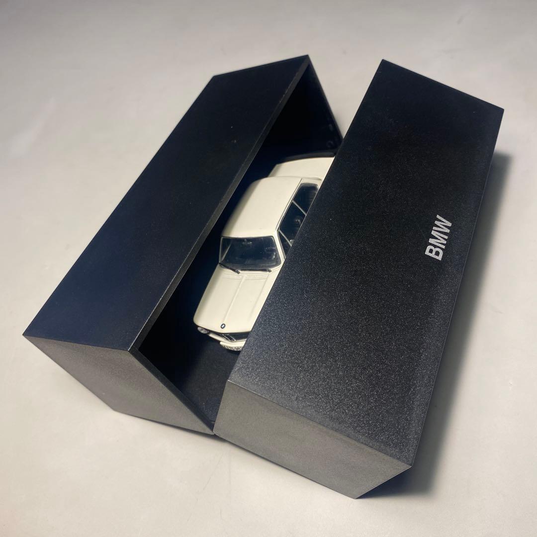 BMW 2002 turbo ミニカー BMWディーラー純正品　ホワイト