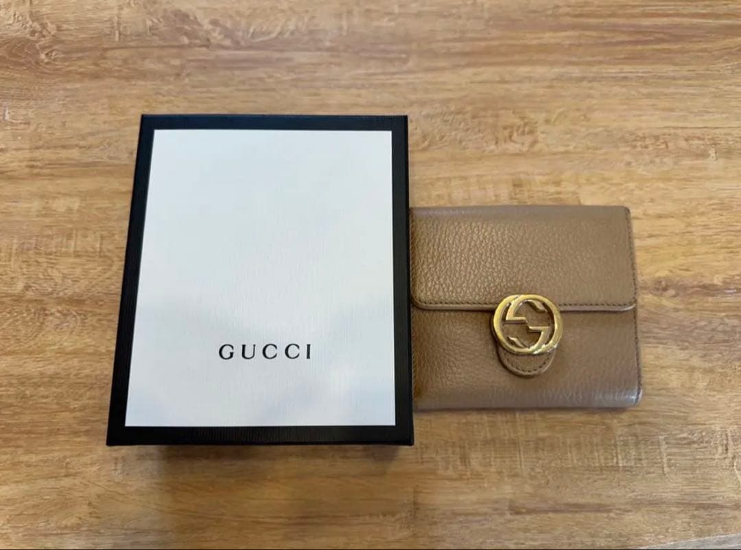 GUCCI ベージュ 二つ折り財布