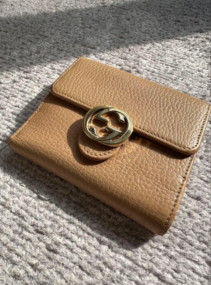 GUCCI ベージュ 二つ折り財布