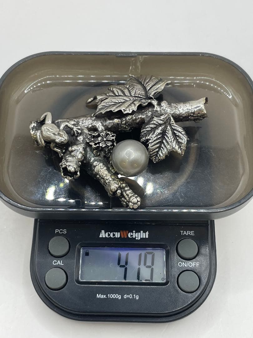 創作工房　KENZO silver 黒真珠ブローチ　カエル　 花モチーフ13mm