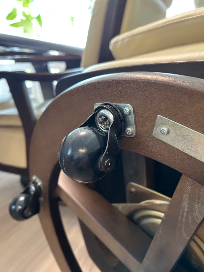 ル*ー様 お値下げしました【直接引取限定/岡山】ニトリ　ダイニングテーブル　肘付