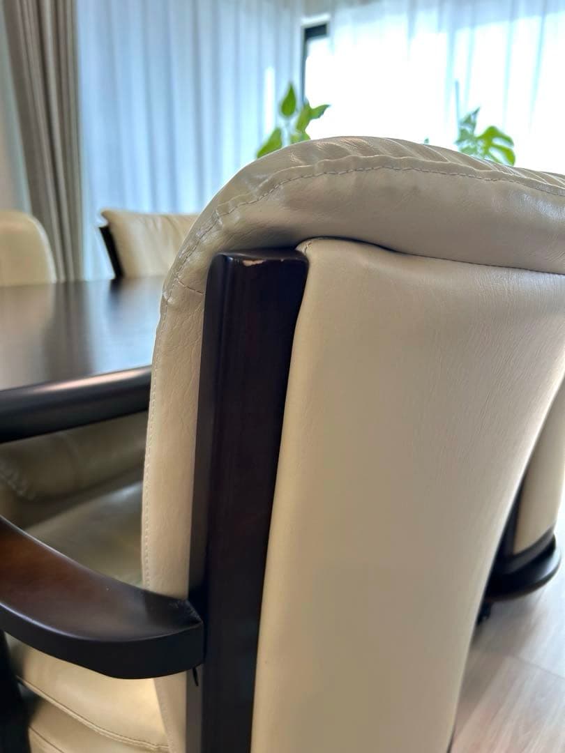 ル*ー様 お値下げしました【直接引取限定/岡山】ニトリ　ダイニングテーブル　肘付