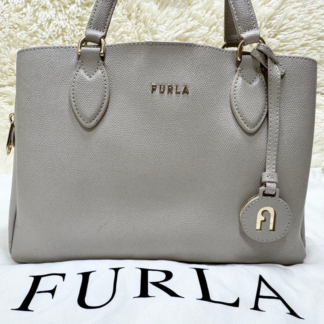 ✨保証書付き✨フルラ 現行 ヴィットリア ショルダーバッグ 現行ロゴ グレージュ