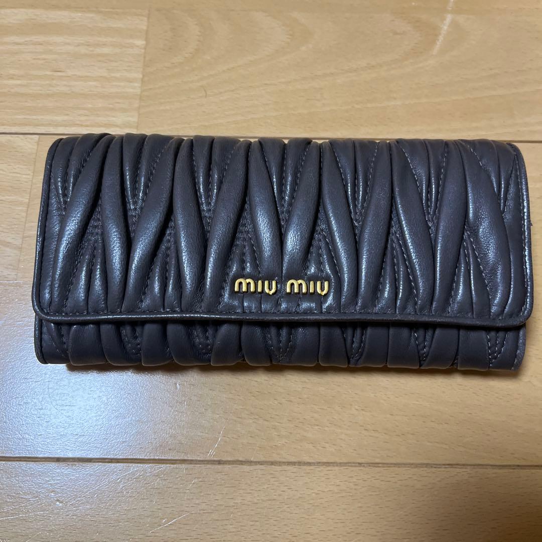ミュウミュウ長財布