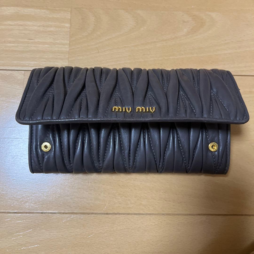 ミュウミュウ長財布