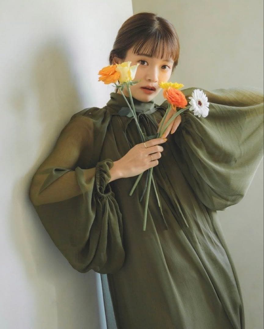 【幻の完売商品！着用１回】pinue ピヌエ シフォンドレス オリーブグリーン