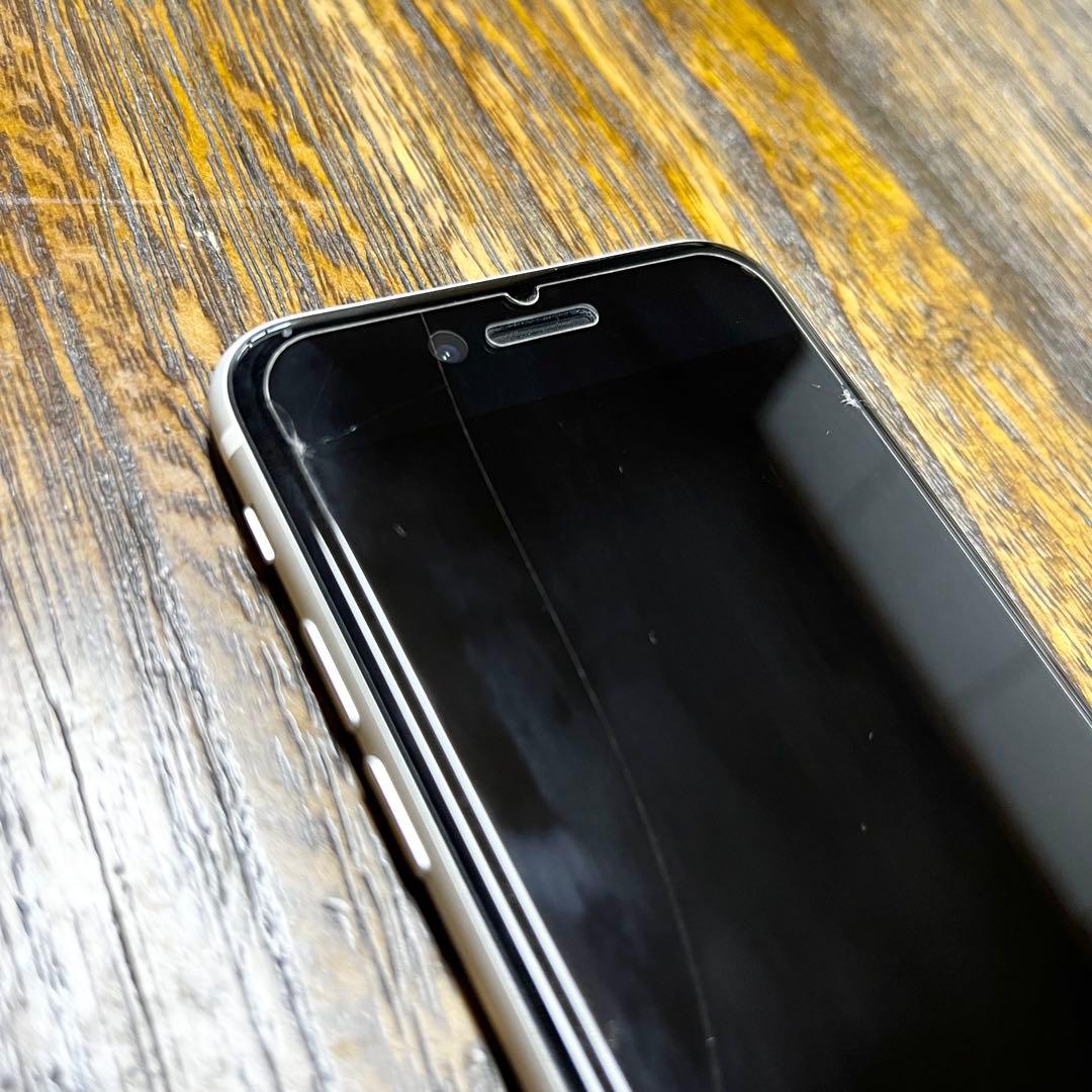 【上美品☆】iPhoneSE 第2世代 本体 white 64GB SIMフリー