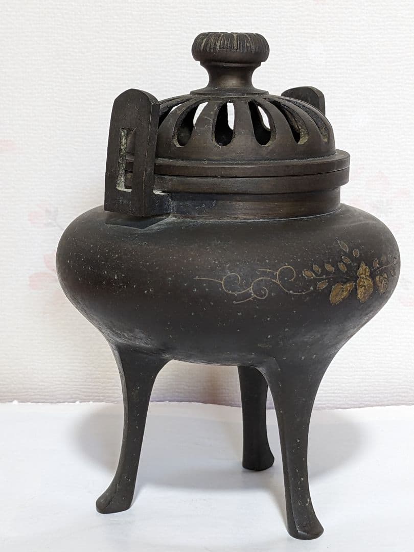 ♦高岡銅器 透し火屋蓋 袴形 三足香炉 銅器 唐金 香道具 置物 飾り 骨董品