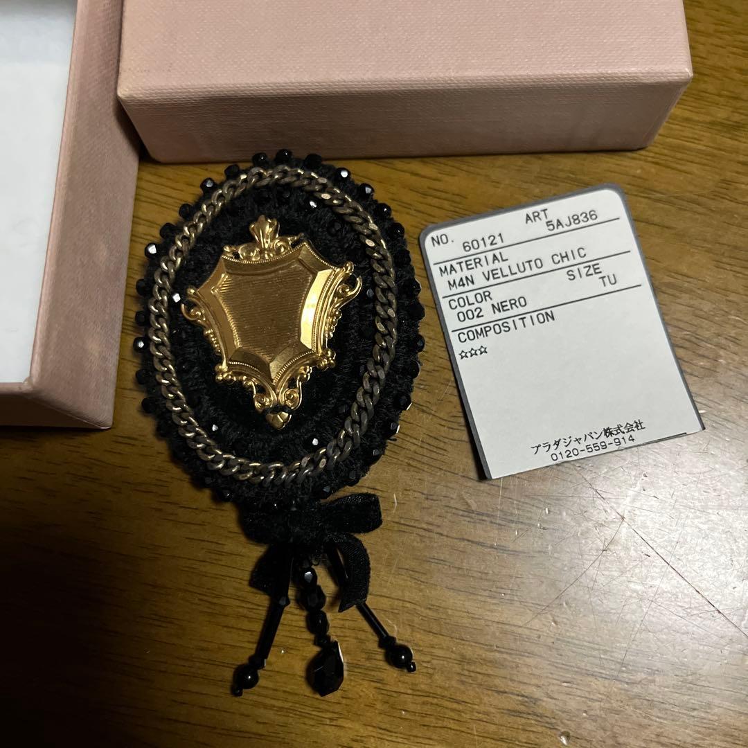 miu miu ベルベットブローチ 黒 リボン