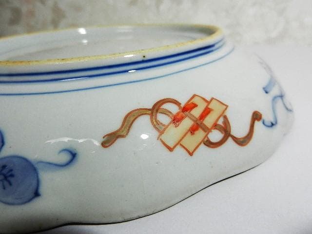 伊万里焼色絵 柘榴 菊 魚藻文様 輪花型七寸皿