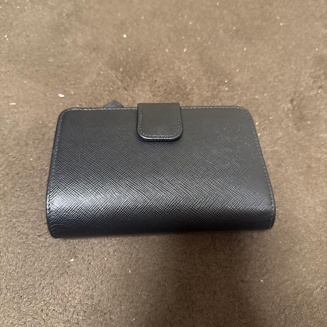 こ*✨様 PRADA ブラック 二つ折り財布