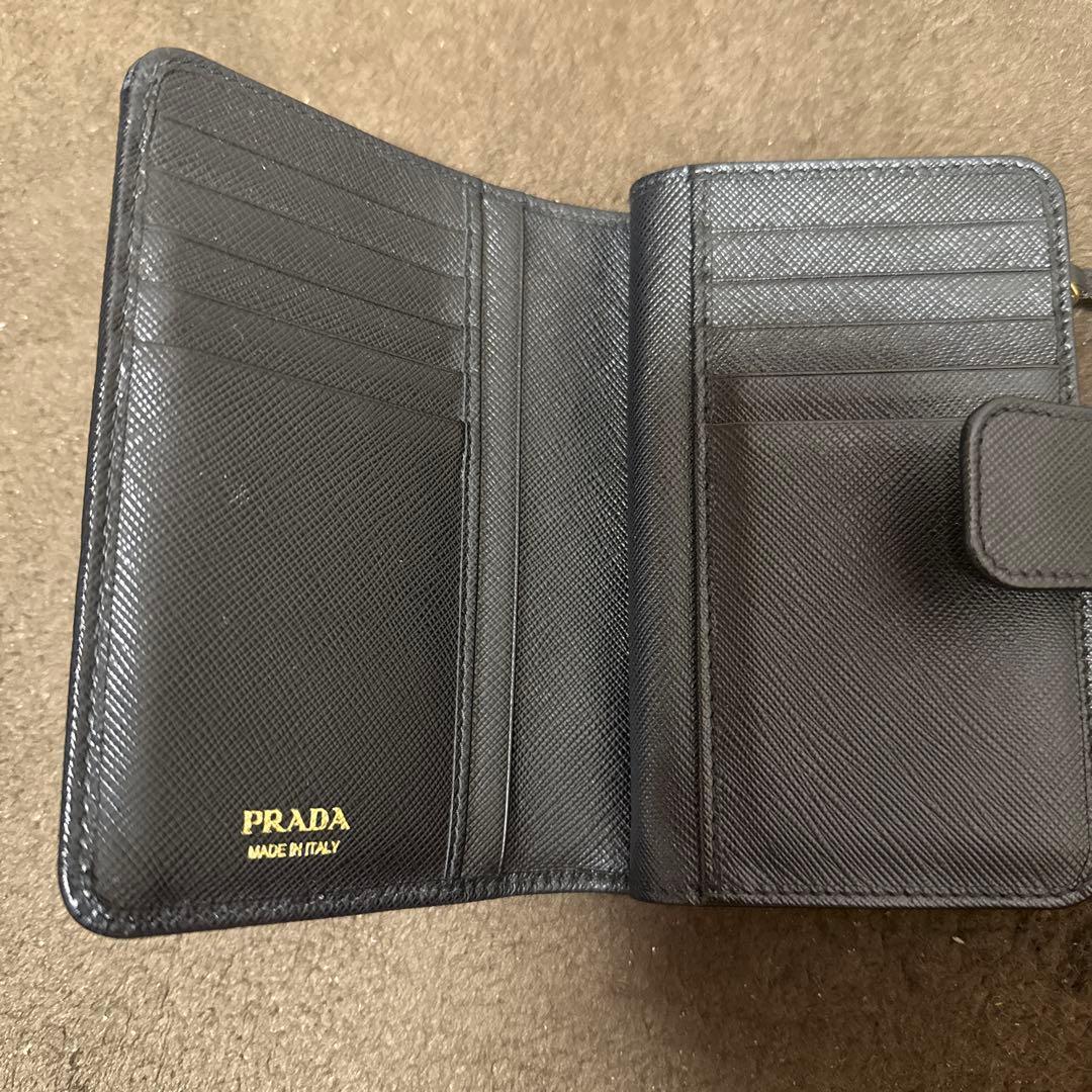 こ*✨様 PRADA ブラック 二つ折り財布