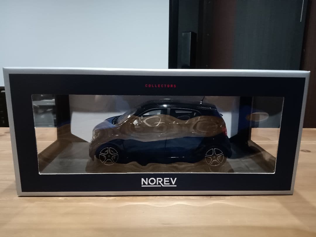 1/18 ノレブ　スマート　フォーフォー　ミニカー　ブラック×ブルーメタリック