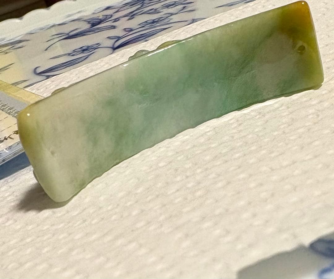 天然翡翠保証　鑑定書付き 約8cm 手彫り一点物