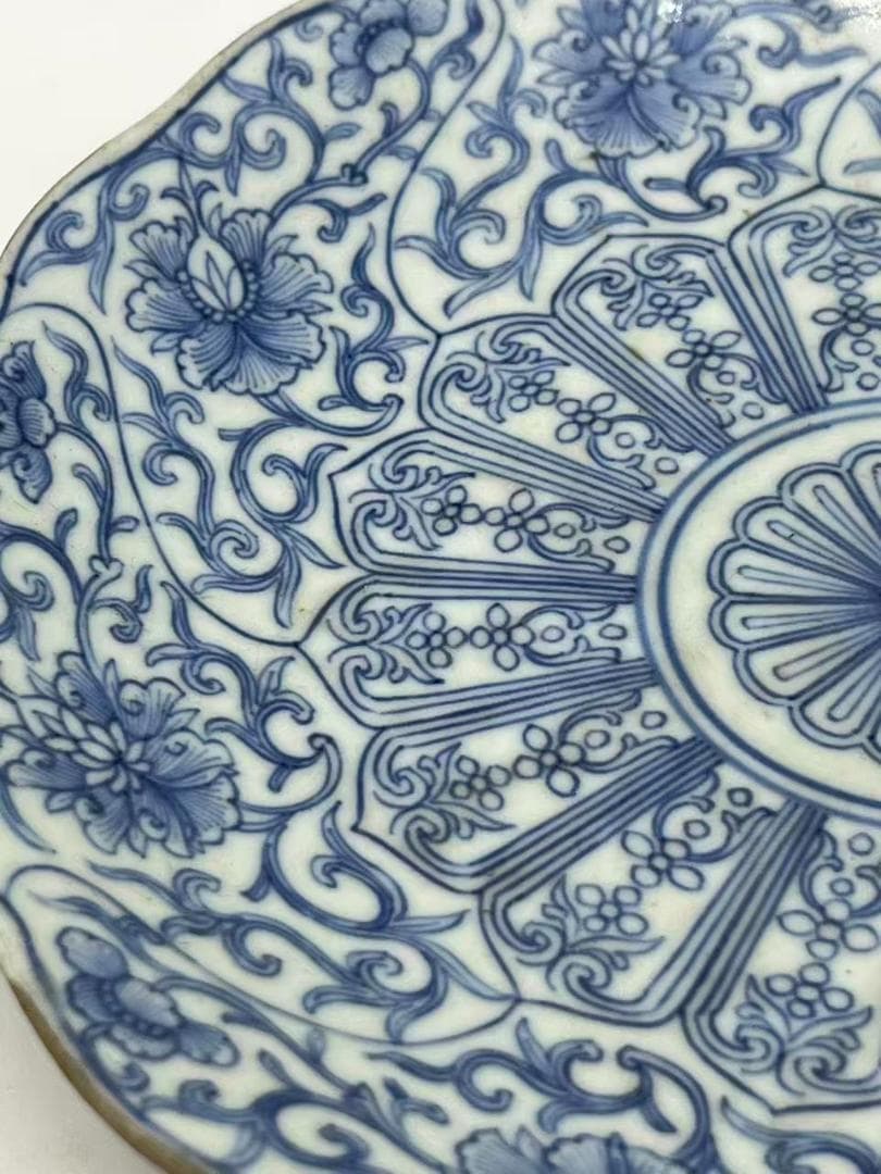 清乾隆時代 【大清乾隆年製】在銘 染付 青花蓮花文盤 官窯瓷器 (A-101)
