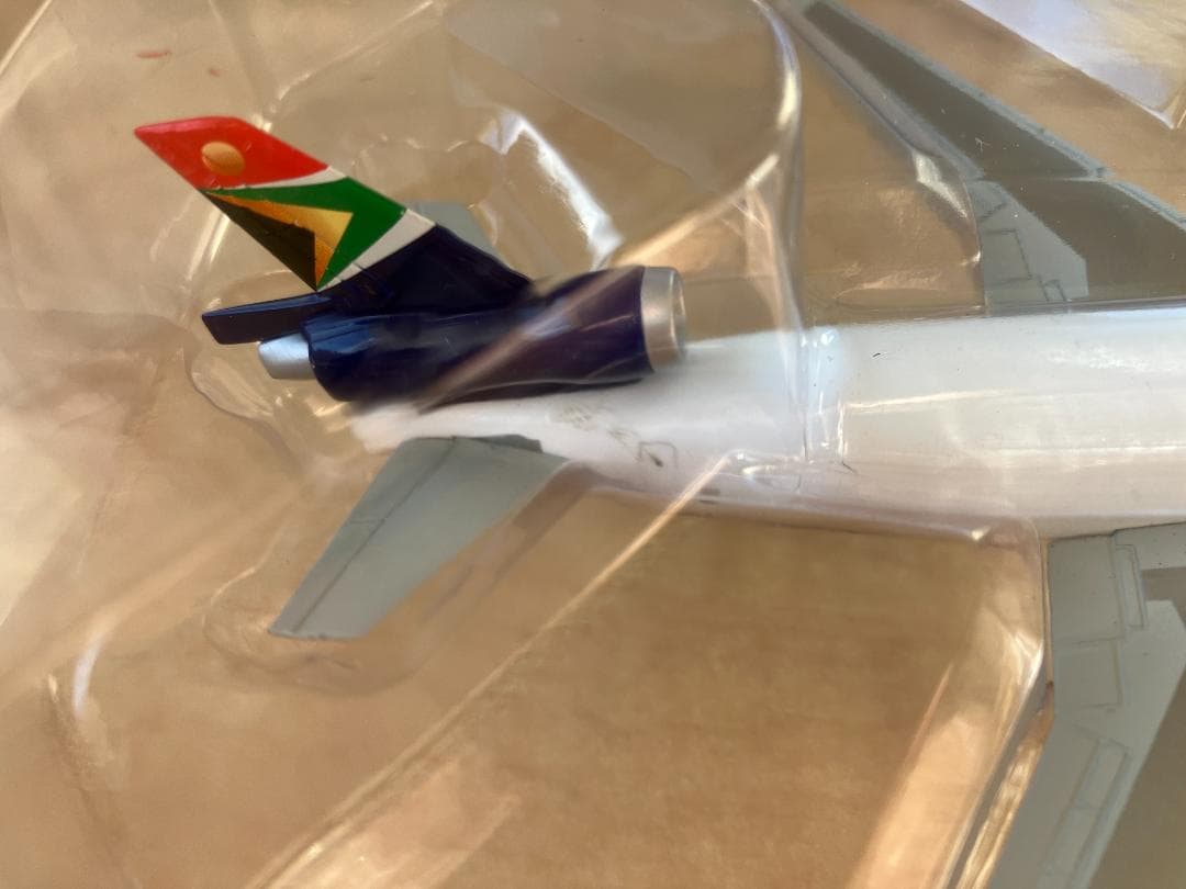 貨物機模型　南アフリカ航空　MD-11　1/400　　け