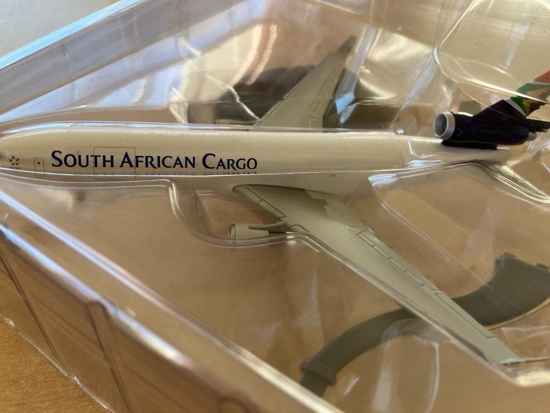 貨物機模型　南アフリカ航空　MD-11　1/400　　け